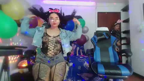 Snapshot of lola_fiery chatting on 12.30.24 lola_fiery online show from 12.30.24