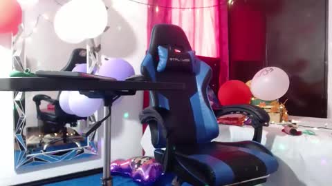 Snapshot of lola_fiery chatting on 02.12.25 lola_fiery online show from 02.12.25