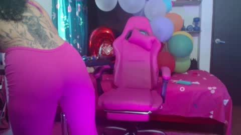 Snapshot of lola_fiery chatting on 09.23.25 lola_fiery online show from 09.23.25
