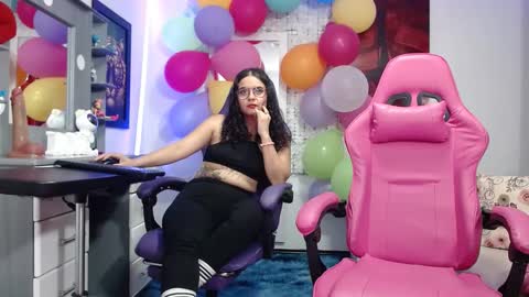 Snapshot of lola_fiery chatting on 09.27.25 lola_fiery online show from 09.27.25
