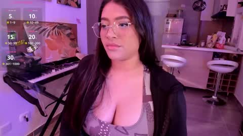 lolaasmith_21 online show from 10.15.25