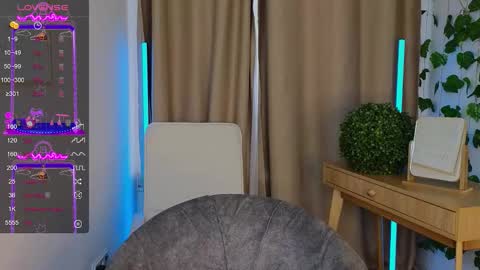 Snapshot of lolly_pump chatting on 09.17.25 Mona online show from 09.17.25