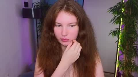 Snapshot of lolly_pump chatting on 09.19.25 Mona online show from 09.19.25