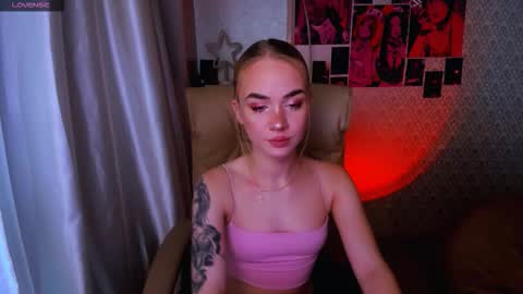 Snapshot of lollyy_baby chatting on 11.15.25 Lollyy baby online show from 11.15.25