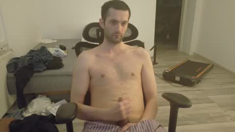 Snapshot of londonboy918070 chatting on 03.01.25 londonboy918070 online show from 03.01.25