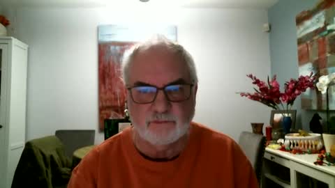 Snapshot of loop102 chatting on 01.05.25 loop102 online show from 01.05.25