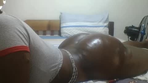 Snapshot of loreencutie chatting on 10.08.25 loreen online show from 10.08.25