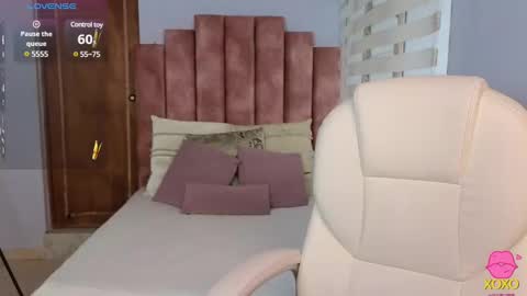 Snapshot of lou_rosse chatting on 01.09.25  Lou Rosse  online show from 01.09.25