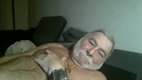 Snapshot of louis_chokdee chatting on 01.06.25 louis_chokdee online show from 01.06.25