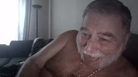 Snapshot of louis_chokdee chatting on 09.29.25 louis_chokdee online show from 09.29.25