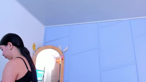 Snapshot of lourenfox chatting on 10.29.25 Louren Fox online show from 10.29.25