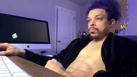 Snapshot of love4heelz chatting on 12.29.24 Prynce online show from 12.29.24