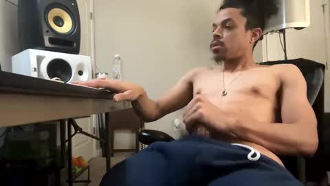 Snapshot of love4heelz chatting on 02.07.25 Prynce online show from 02.07.25