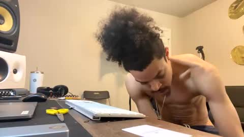 Snapshot of love4heelz chatting on 02.08.25 Prynce online show from 02.08.25