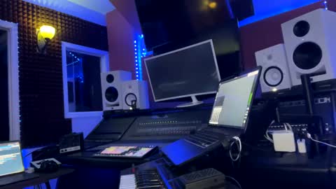 Snapshot of love4heelz chatting on 03.09.25 Prynce online show from 03.09.25