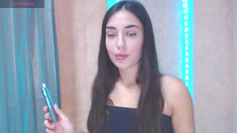 lovelly_me online show from 10.21.25