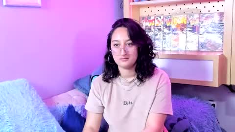 Snapshot of lovely_chloe19 chatting on 01.16.25 Chloe online show from 01.16.25