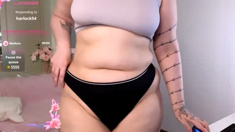 Snapshot of lovely_leilla chatting on 12.28.24 lovely_leilla online show from 12.28.24