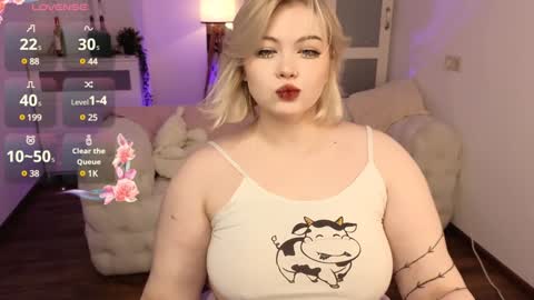 Snapshot of lovely_leilla chatting on 01.08.25 lovely_leilla online show from 01.08.25