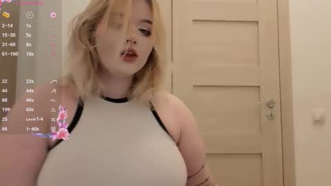 Snapshot of lovely_leilla chatting on 10.19.25 lovely_leilla online show from 10.19.25