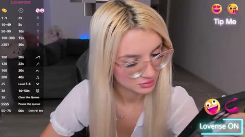 Snapshot of lovelybianca_ chatting on 10.17.25 lovelybianca_ online show from 10.17.25