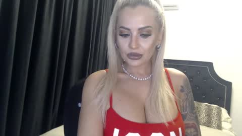 Snapshot of lovelyblondyxxx chatting on 12.09.24 PrAllinXXXa online show from 12.09.24
