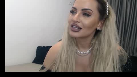 Snapshot of lovelyblondyxxx chatting on 02.27.25 PrAllinXXXa online show from 02.27.25