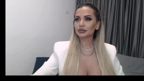 Snapshot of lovelyblondyxxx chatting on 03.07.25 PrAllinXXXa online show from 03.07.25