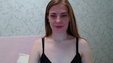 Snapshot of lovepeanutgirl chatting on 09.21.25 Mary Love online show from 09.21.25