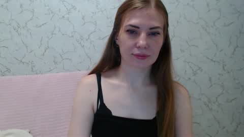 Snapshot of lovepeanutgirl chatting on 10.08.25 Mary Love online show from 10.08.25