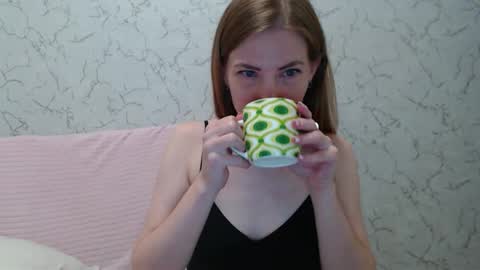 Snapshot of lovepeanutgirl chatting on 10.20.25 Mary Love online show from 10.20.25