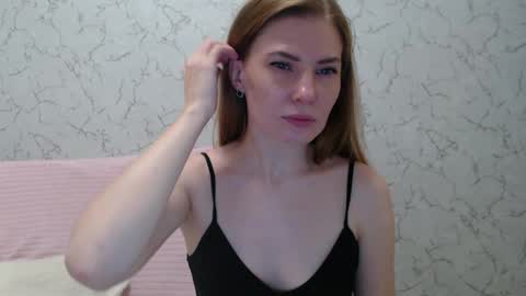 Snapshot of lovepeanutgirl chatting on 10.21.25 Mary Love online show from 10.21.25