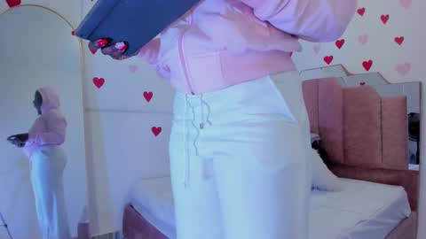 Snapshot of lovequeen02 chatting on 02.20.25 L O V E online show from 02.20.25