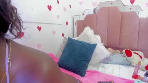 Snapshot of lovequeen02 chatting on 02.21.25 L O V E online show from 02.21.25