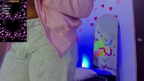 Snapshot of lovequeen02 chatting on 03.02.25 L O V E online show from 03.02.25