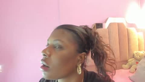 Snapshot of lovequeen02 chatting on 10.07.25 L O V E online show from 10.07.25