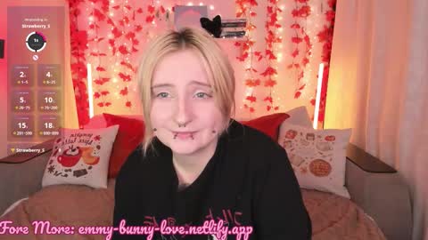 Snapshot of lover_emmy chatting on 09.18.25 Emmy online show from 09.18.25