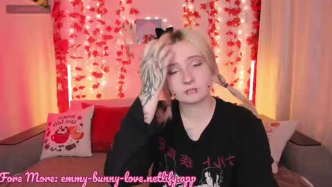 Snapshot of lover_emmy chatting on 09.19.25 Emmy online show from 09.19.25