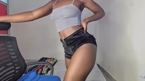 Snapshot of lovergirl2003 chatting on 02.01.25 Kate online show from 02.01.25