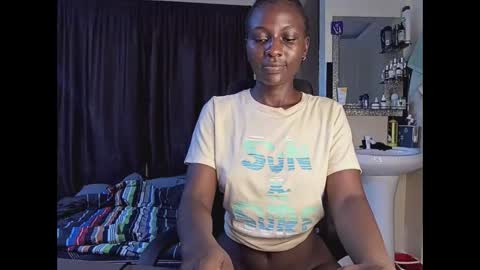 Snapshot of lovergirl2003 chatting on 03.11.25 Kate online show from 03.11.25