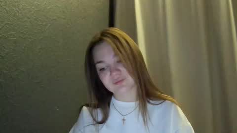 Snapshot of loviesimone chatting on 10.05.25 loviesimone online show from 10.05.25