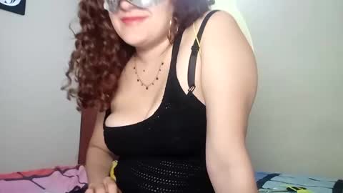 Snapshot of luanapowerful chatting on 01.29.25 luanapowerful online show from 01.29.25