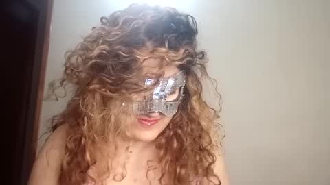 Snapshot of luanapowerful chatting on 09.24.25 luanapowerful online show from 09.24.25