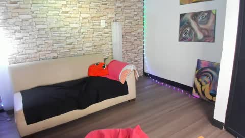 Snapshot of lucia_amores chatting on 03.05.25 Luci online show from 03.05.25