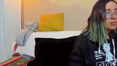 Dani 3 online show from 10.16.25