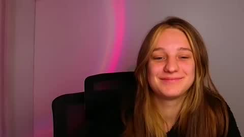 Snapshot of lucieamour_ chatting on 11.14.25 Lucie online show from 11.14.25