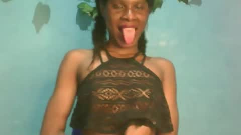 Snapshot of luckymadequeen chatting on 10.08.25 Gloria online show from 10.08.25