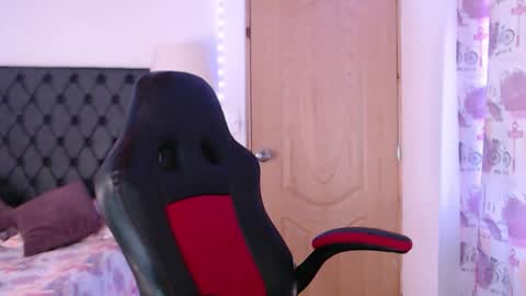 Snapshot of lucy_chanel chatting on 01.05.25 lucy online show from 01.05.25