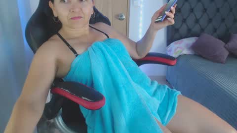 Snapshot of lucy_chanell chatting on 12.06.24 lucy online show from 12.06.24