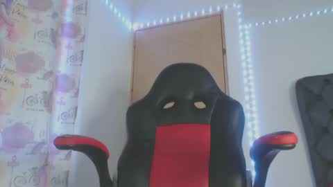 Snapshot of lucy_chanell chatting on 02.06.25 lucy online show from 02.06.25